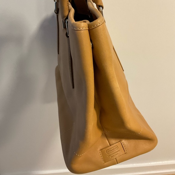 Vintage Coach leather tan tote - Picture 4 of 15